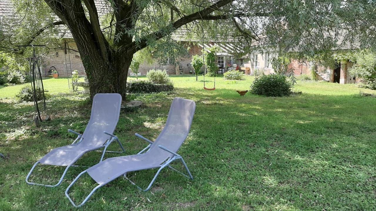 Gite Chez Leo Varennes-sur-le-Doubs Exterior foto
